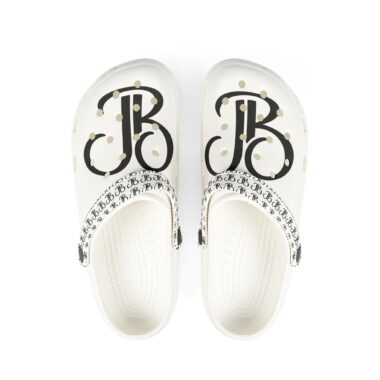 Stylish EVA Foam Clogs, Trendy Slip-On Shoes for Comfort, Great for Outdoors, Casual Wear, Perfect Gift for All Ages