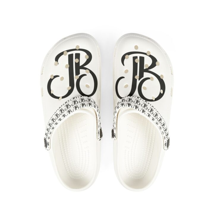 Stylish EVA Foam Clogs, Trendy Slip-On Shoes for Comfort, Great for Outdoors, Casual Wear, Perfect Gift for All Ages
